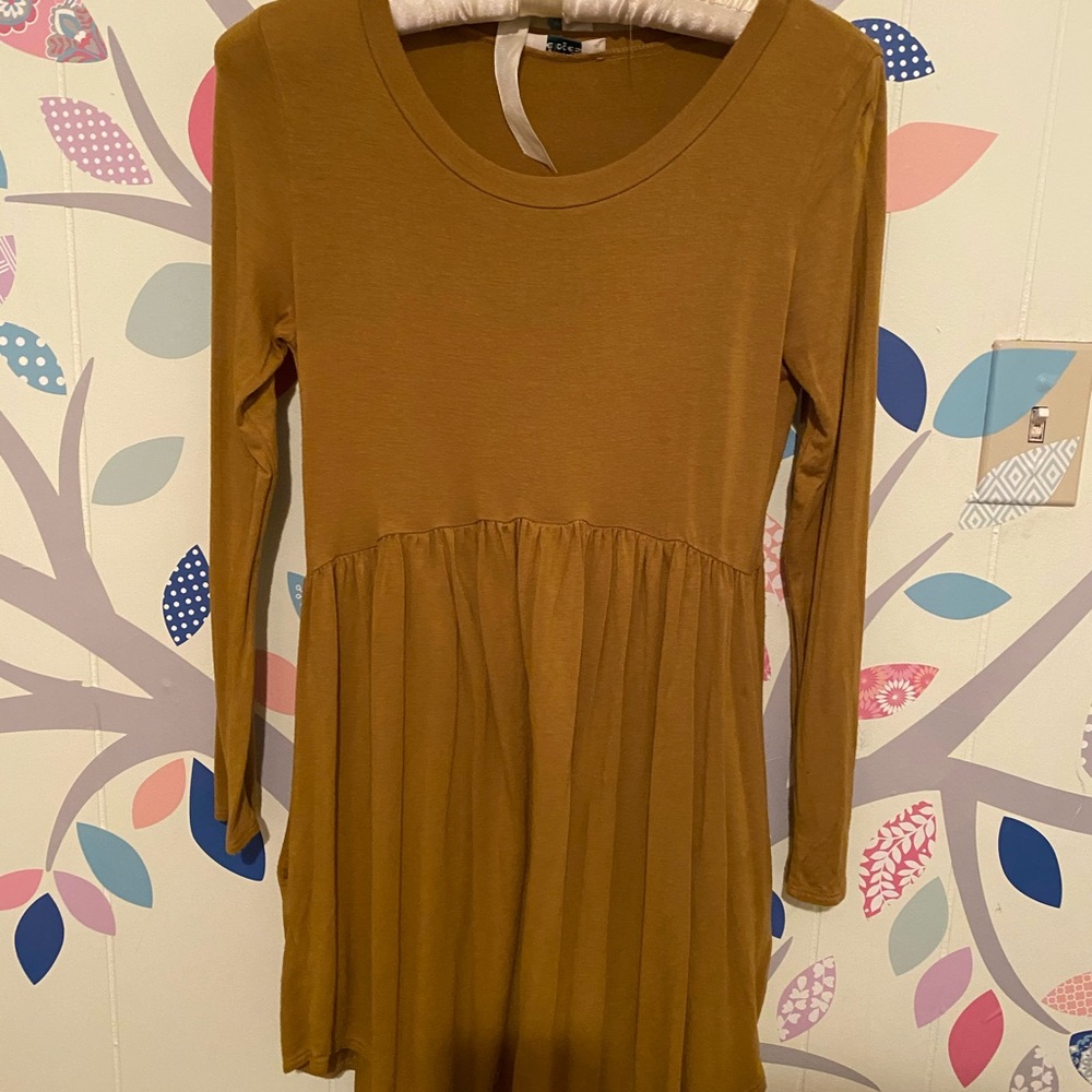 EUC MUSTARD DUST TOP